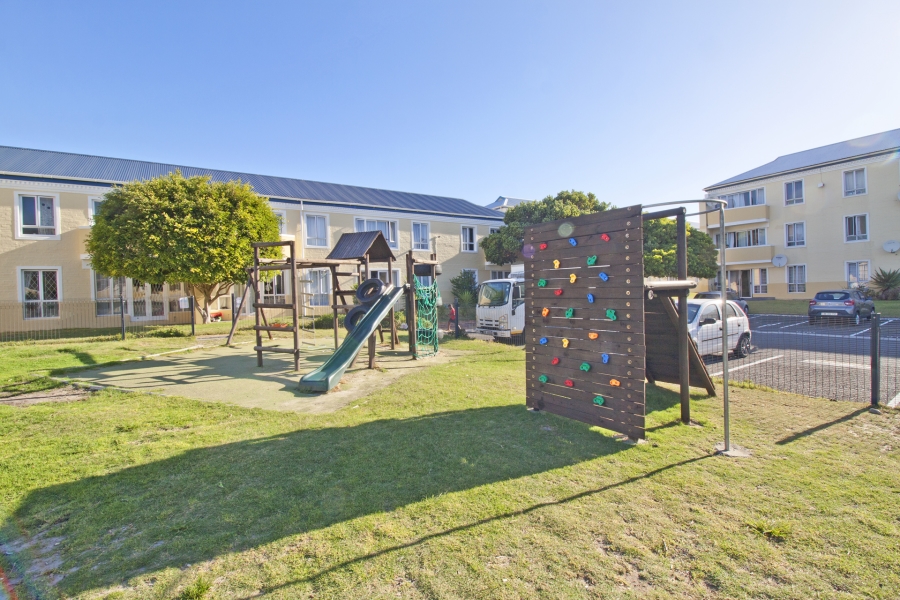 2 Bedroom Property for Sale in Sunnydale Western Cape